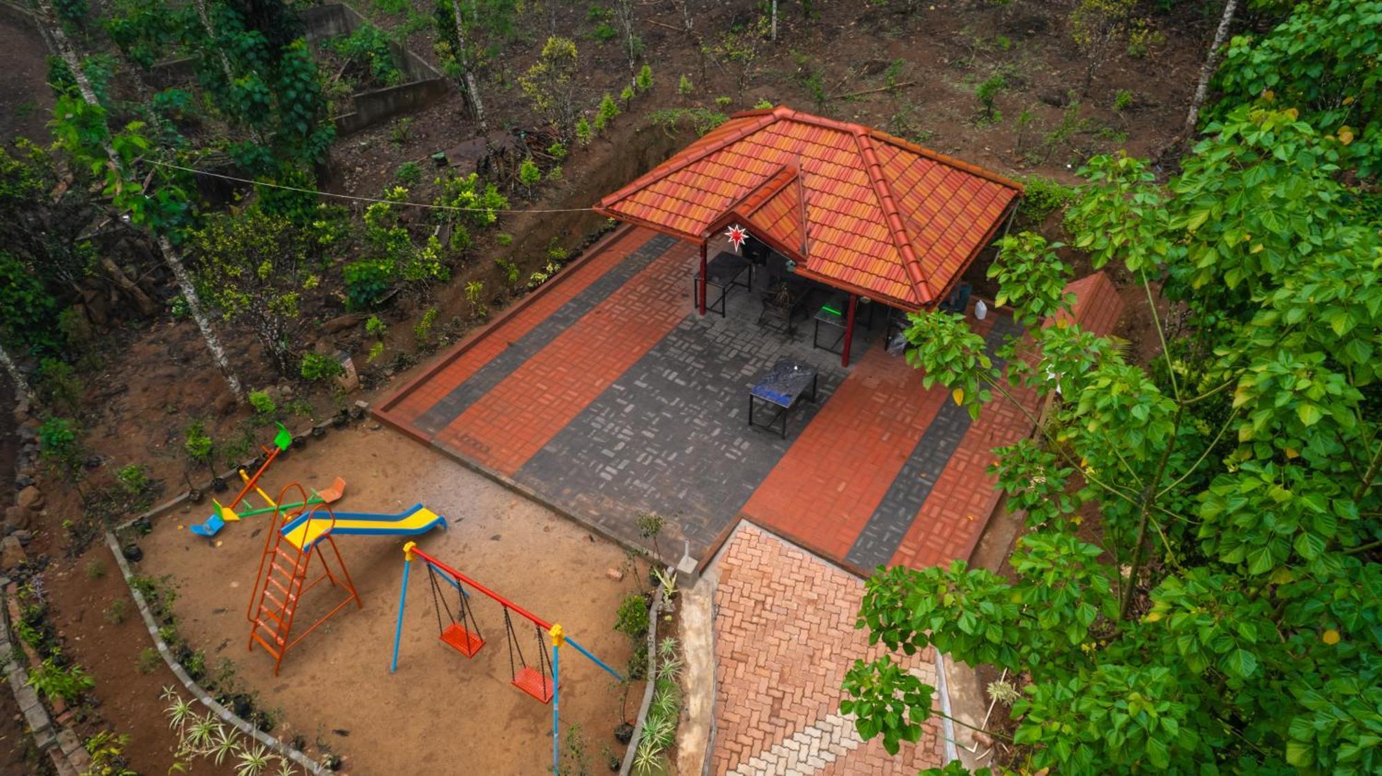 Kingmaker'S Plantation With River Stream 马迪凯里 外观 照片